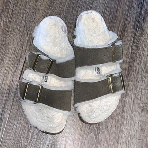 Birkenstock’s with fur for the cold season!